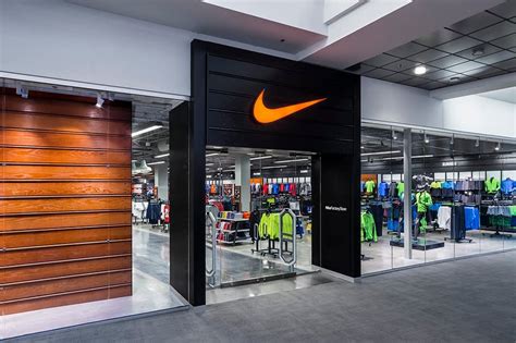 nike en simonzoektmeisjes|Nike Factory Stores.